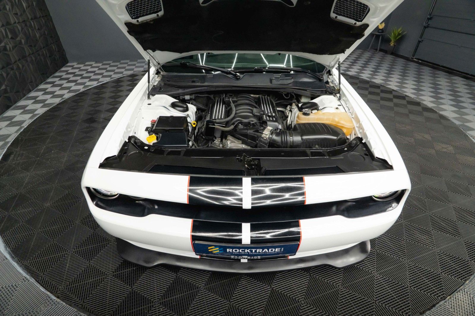 Fahrzeugabbildung Dodge Challenger 6.4 V8 SRT 392 R/T SCAT PACK LineLock