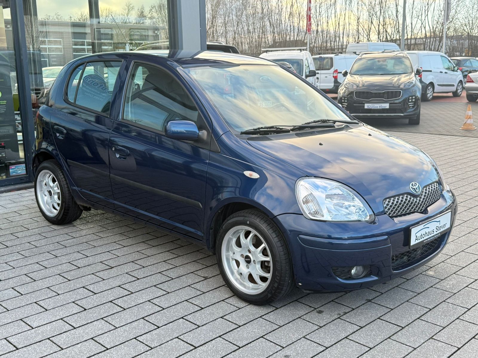 Fahrzeugabbildung Toyota Yaris 1.0 Sol