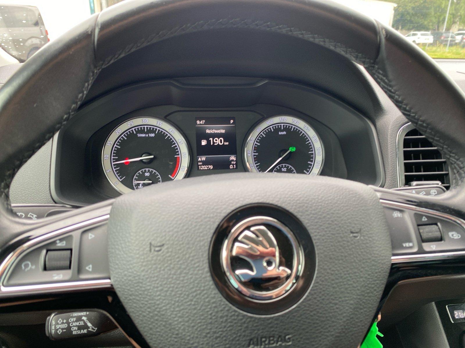 Skoda Karoq Ambition 1.6 TDI 2xKlima+ACC+PDC+SHZ+NAV