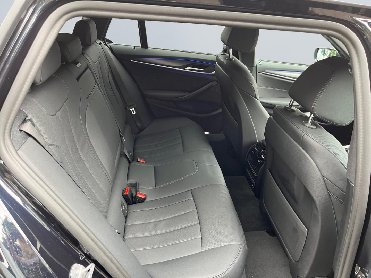 BMW 520 d xDrive Touring M Sport *LED*HiFi*Leder*ACC