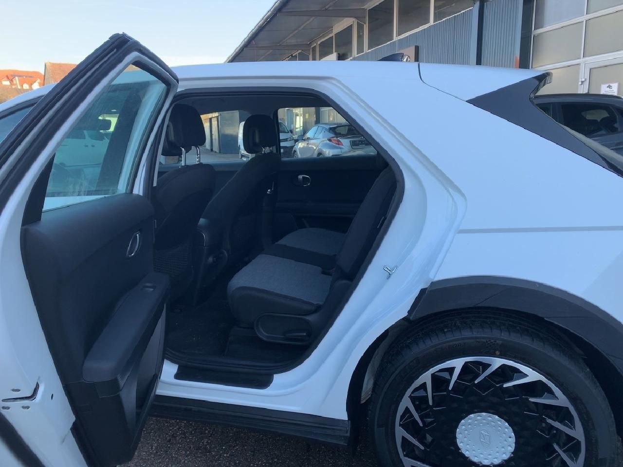 Fahrzeugabbildung Hyundai IONIQ 5 77,4 kWh + LED-Paket SOH 100% 20Zoll