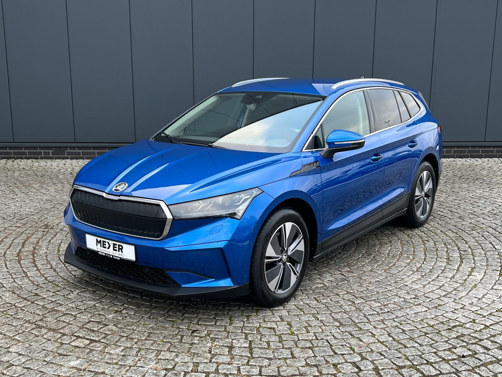 Fahrzeugabbildung SKODA Enyaq iV 80 Loft *AHK, 360°-Kamera,Navi,19" LM F