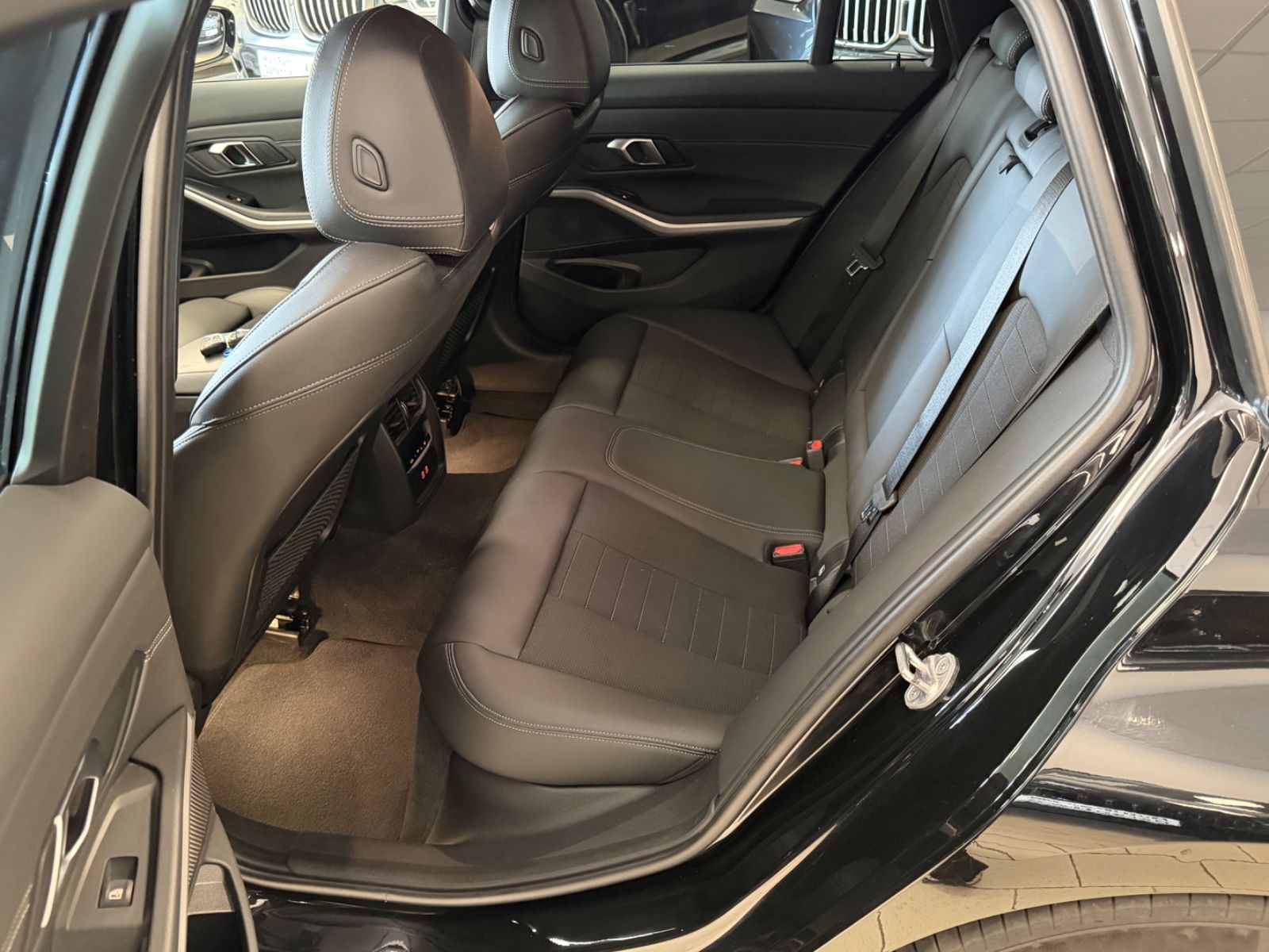 BMW 320d SAG/AHK/Stop&Go/SportSitz/M-Sport foto 23