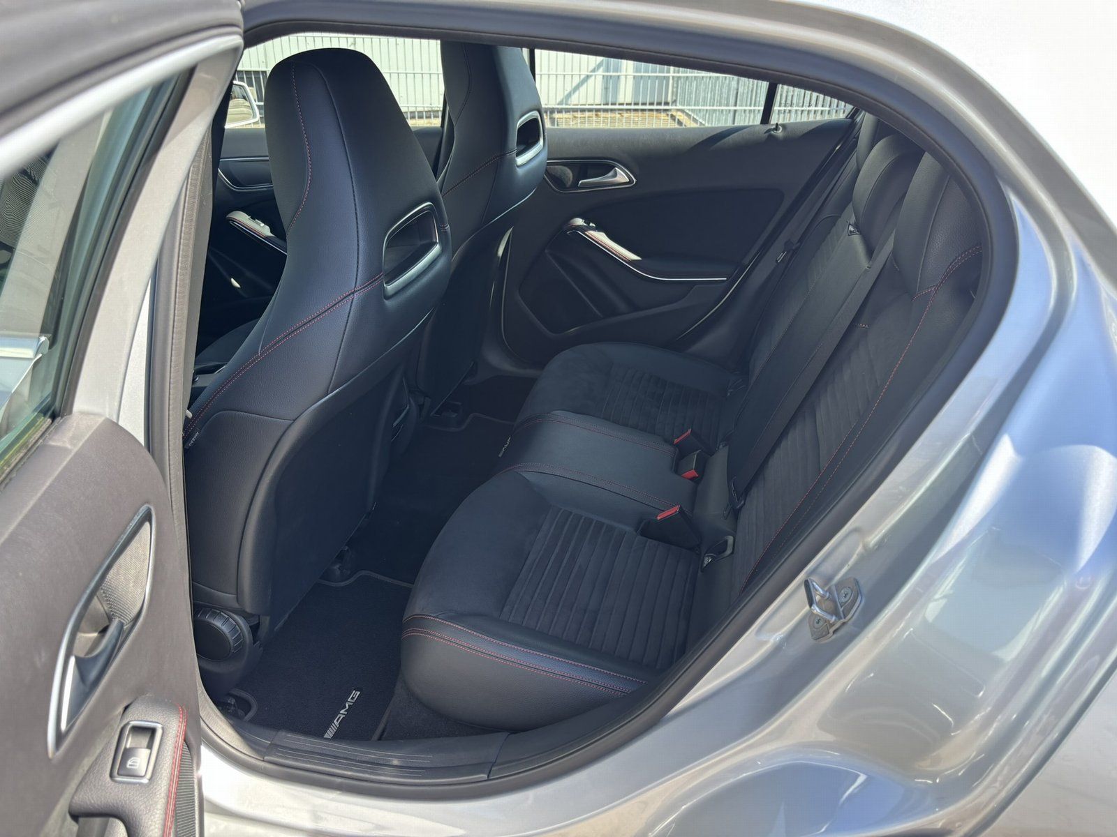 Fahrzeugabbildung Mercedes-Benz GLA 200 AMG*LED*DIGITALES-RADIO*NAVI*CD-PLAYER*