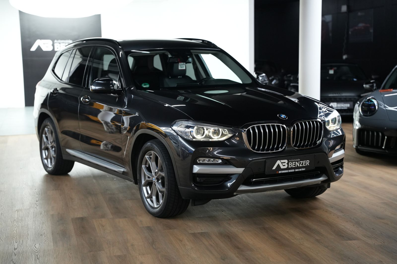 Fahrzeugabbildung BMW X3 xDrive 20 d xLine *Shadow-Line*LED*Leder*SHZ