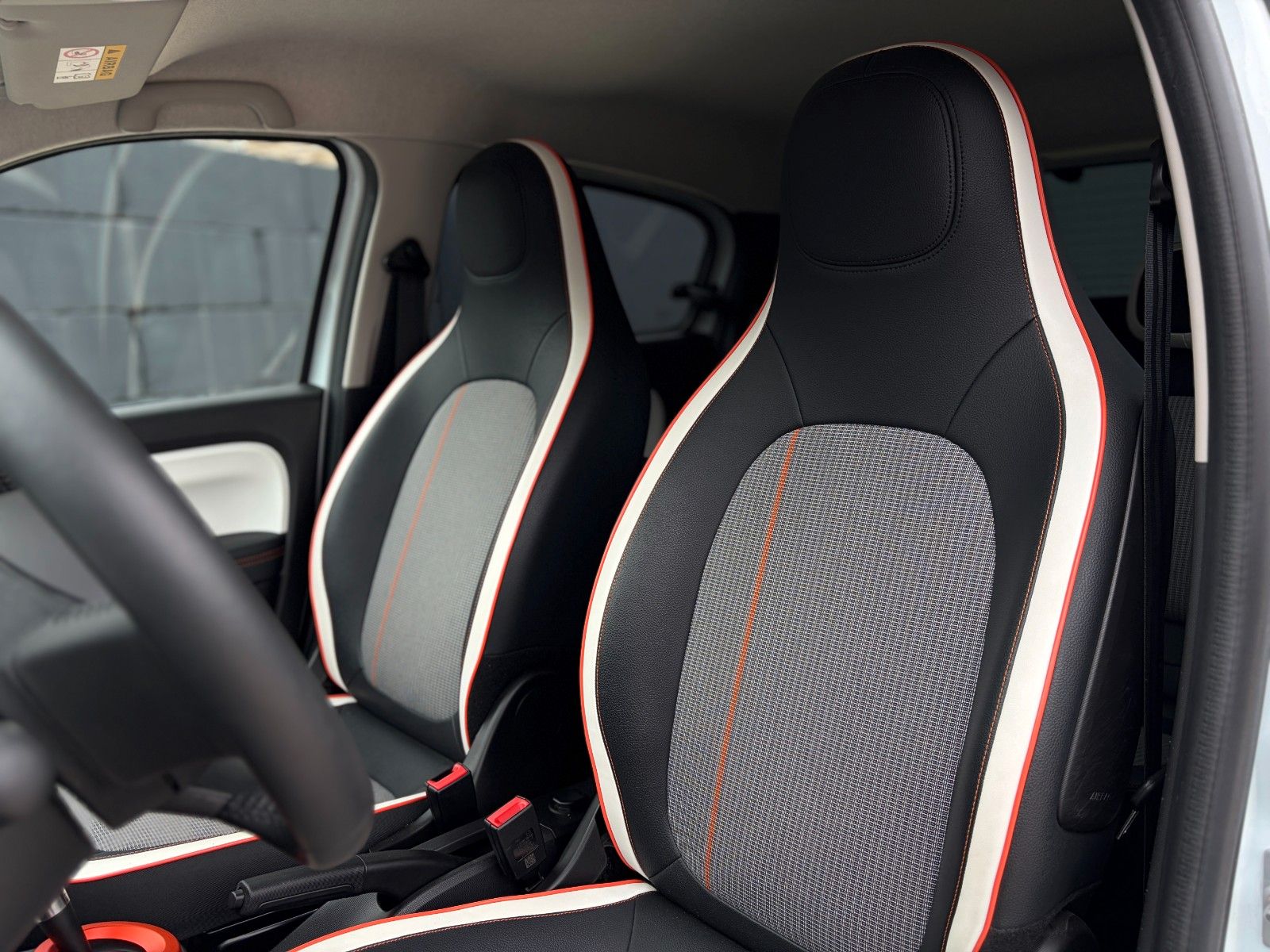 Fahrzeugabbildung Renault Twingo Vibes Electric SHZ CAM BT Temp. CarPlay
