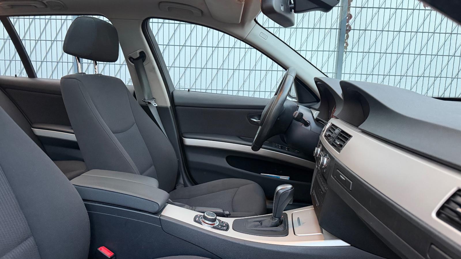 BMW 318i AUTOMATIK TÜV,93.000KM,NAVI,PANO,KLIMA,PDC