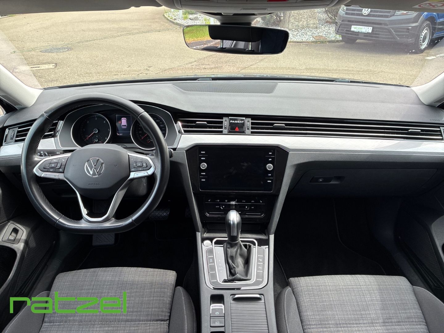 Fahrzeugabbildung Volkswagen Passat Variant 2.0 TDI DSG Business AHK-klappbar