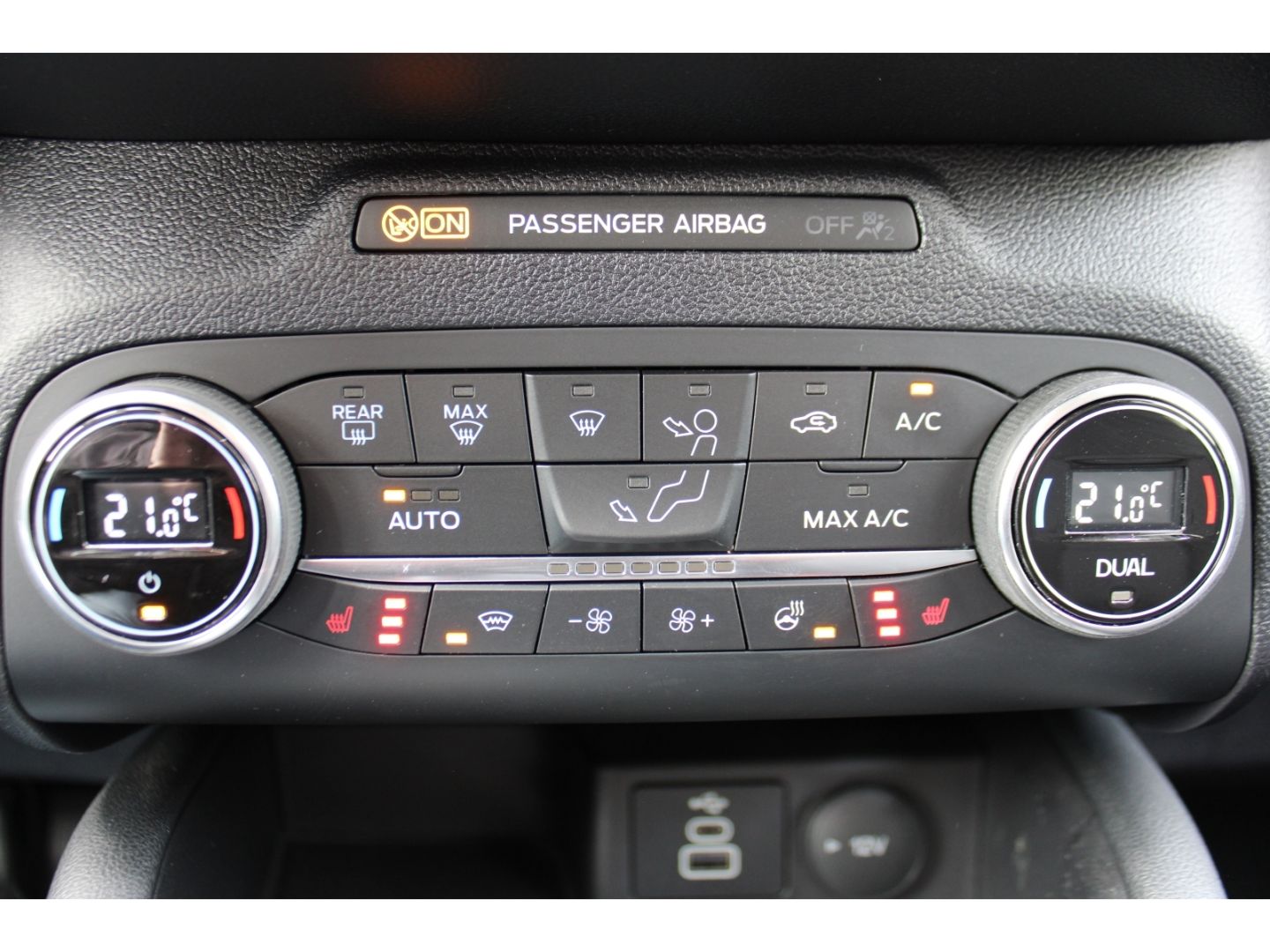 Fahrzeugabbildung Ford Kuga Plug-In Hybrid PHEV Titanium Automatik Navi
