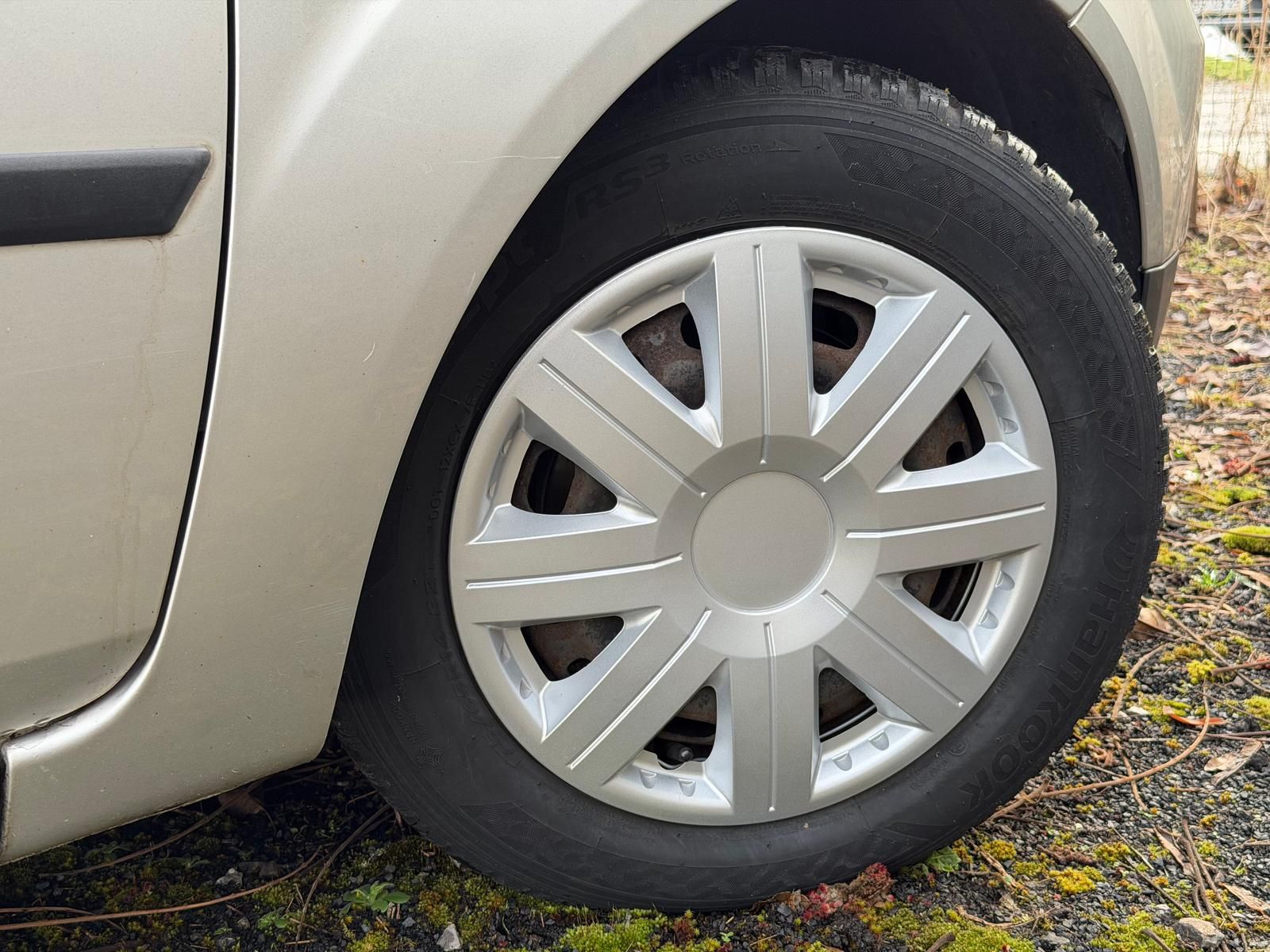 Fahrzeugabbildung Ford FIESTA AMBIENTE 1.3*TÜV NEU*AHK*KLIMA*8-FACH*