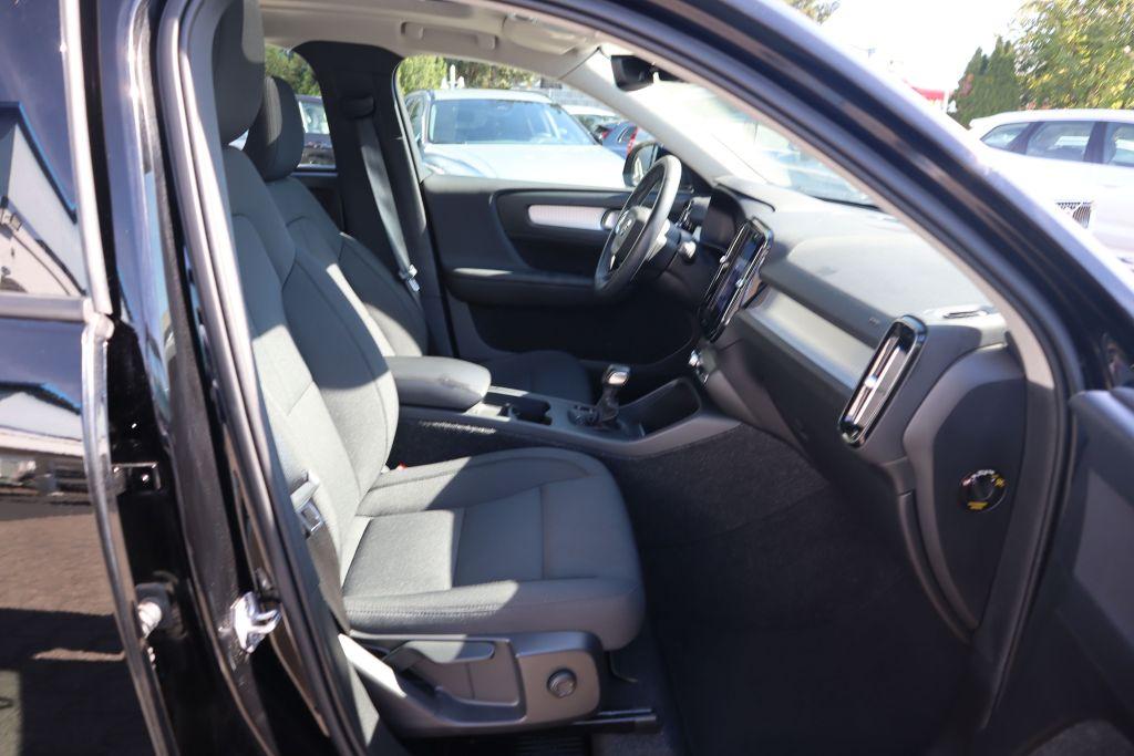 Volvo XC40 T3 Momentum Pro |PANORAMA|R-KAMERA|NAVI|