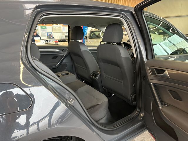 MYAUTOCENTER – Gebraucht- und Jahreswagen mit Werkstattservice in Pfaffenhofen Volkswagen Golf VII Lim. Comfortline BMT *Klima*TÜV*