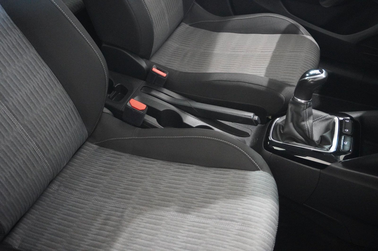 Fahrzeugabbildung Opel Corsa F 1.2 EDITION NAVI/SHZ/SPORT/PDC/TEMP/DAB+