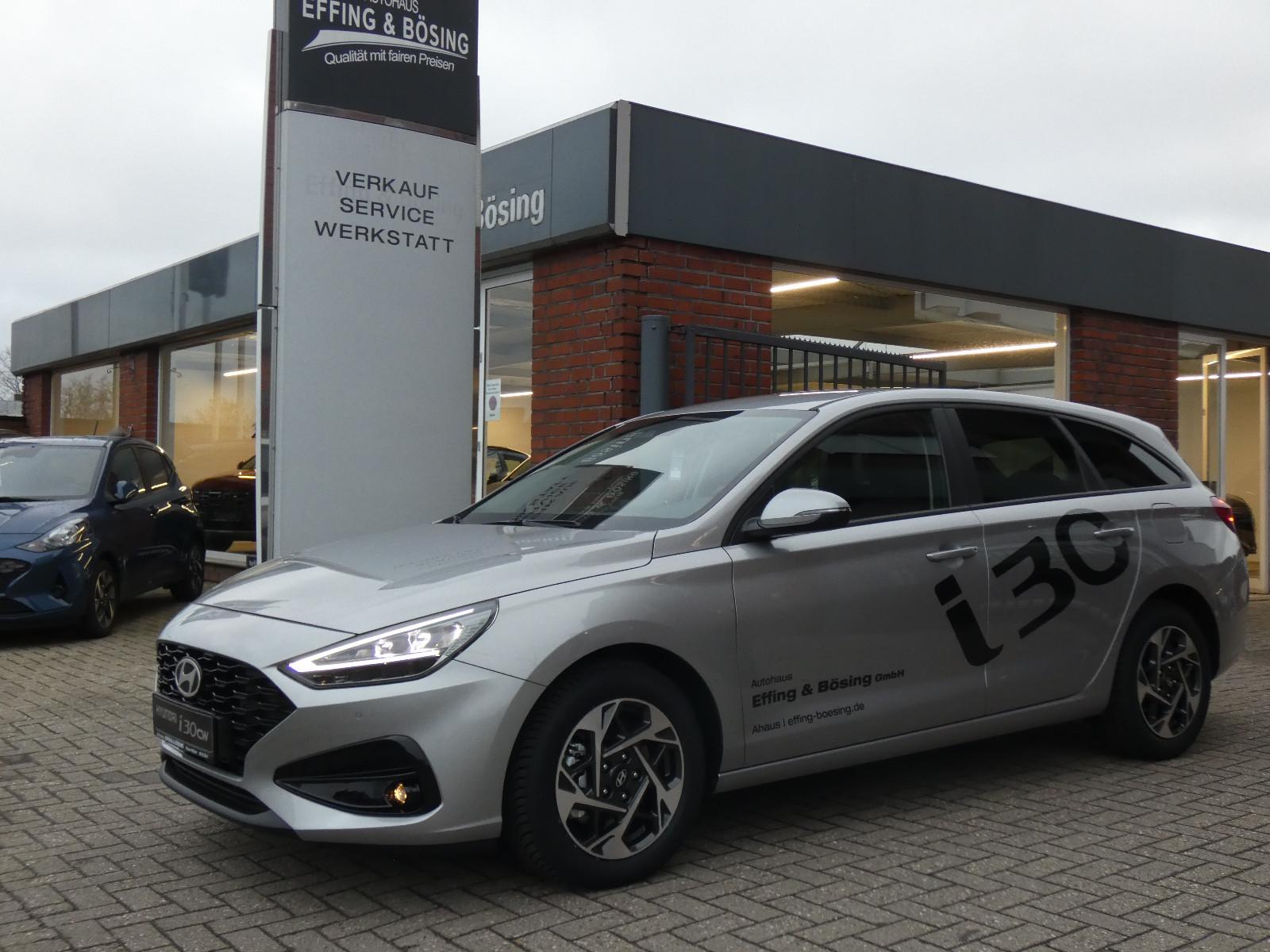 Hyundai i30  CW-FL-Klima-NAV-ALU-PDC V+H-CAM-LED-SHZG