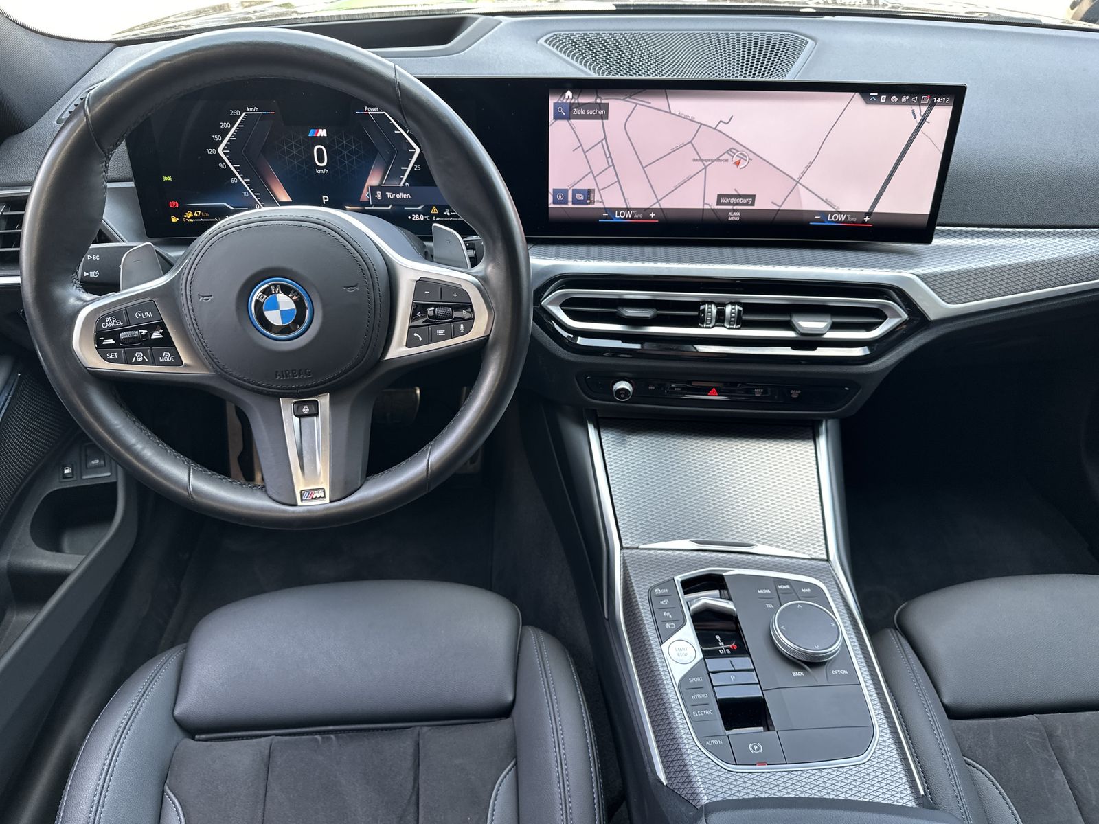 Fahrzeugabbildung BMW 330 e Touring xDrive M-Sport NAV+LASER+360°+HUD