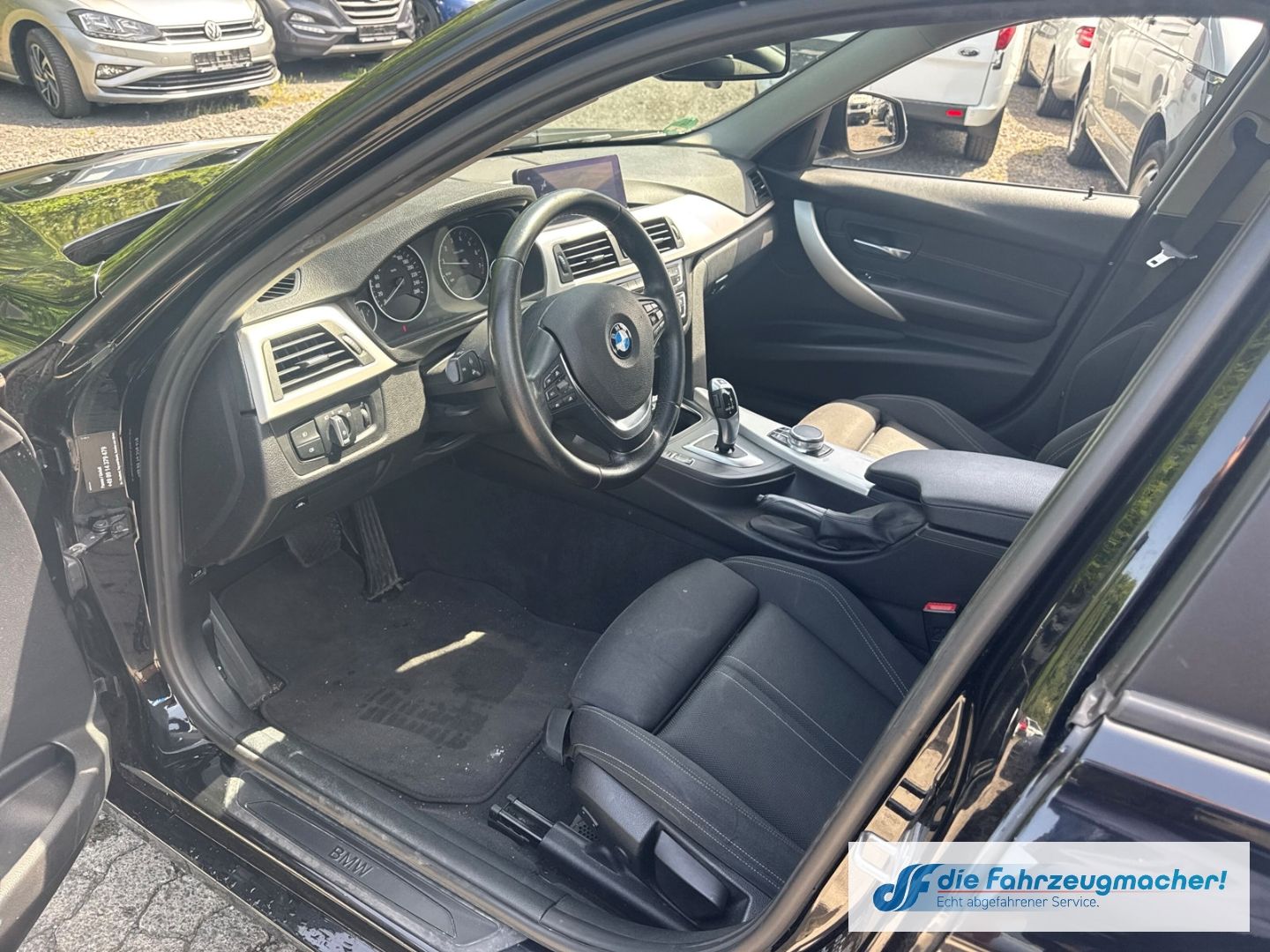 Fahrzeugabbildung BMW 320 i xDrive Advantage Touring *EXPORT