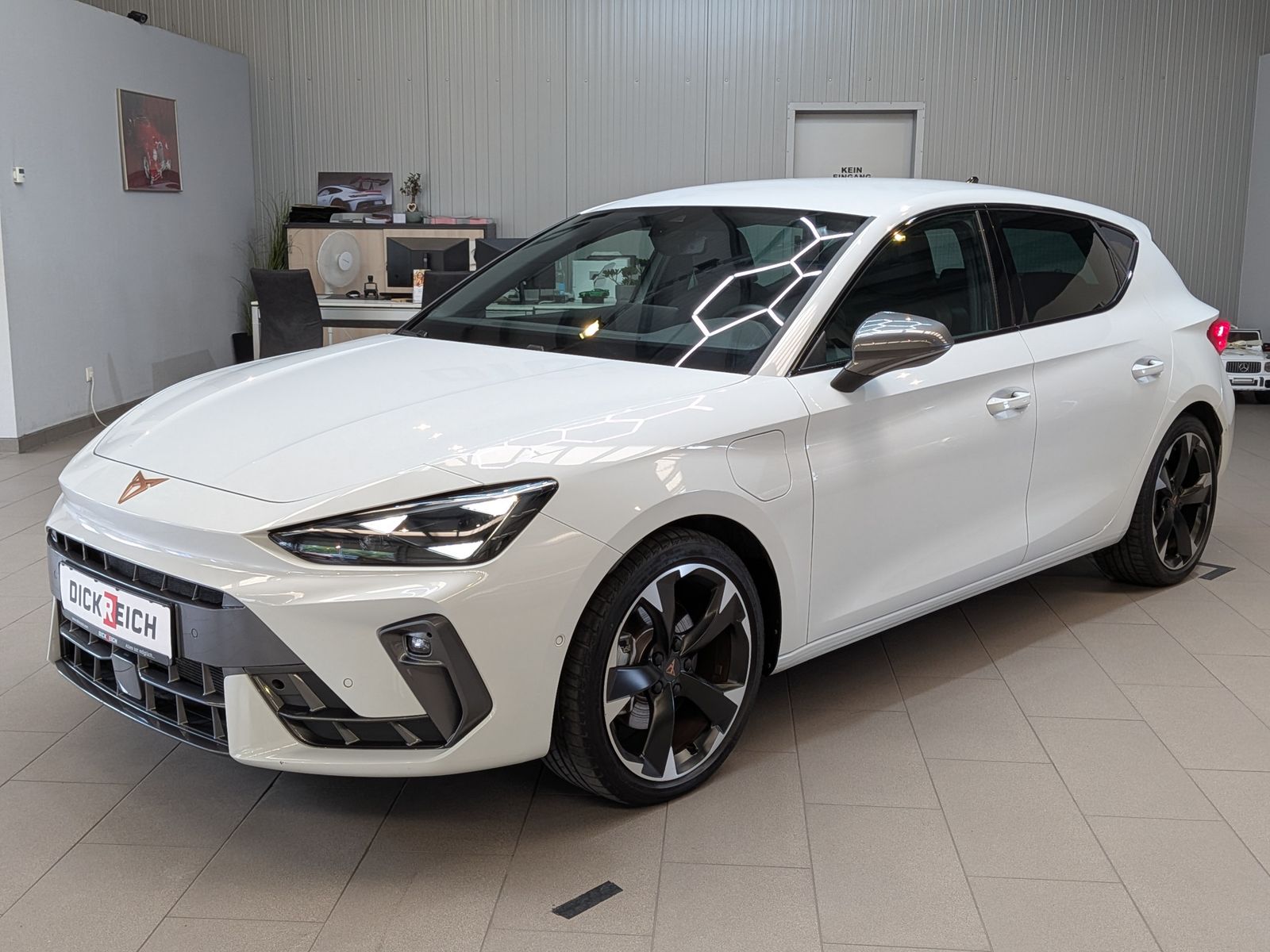 Fahrzeugabbildung CUPRA Leon 1.5 e-Hybrid MATRIX*ACC*EDGE*CARPLA*SoH100%