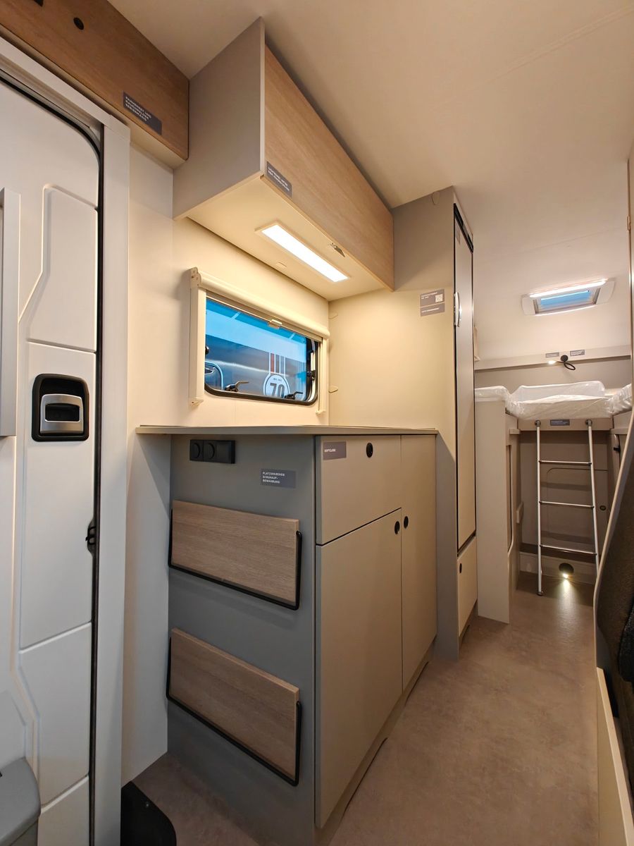 Fahrzeugabbildung LMC Tracer V 670 - Tracer Van Paket, 140PS, MJ2026 -