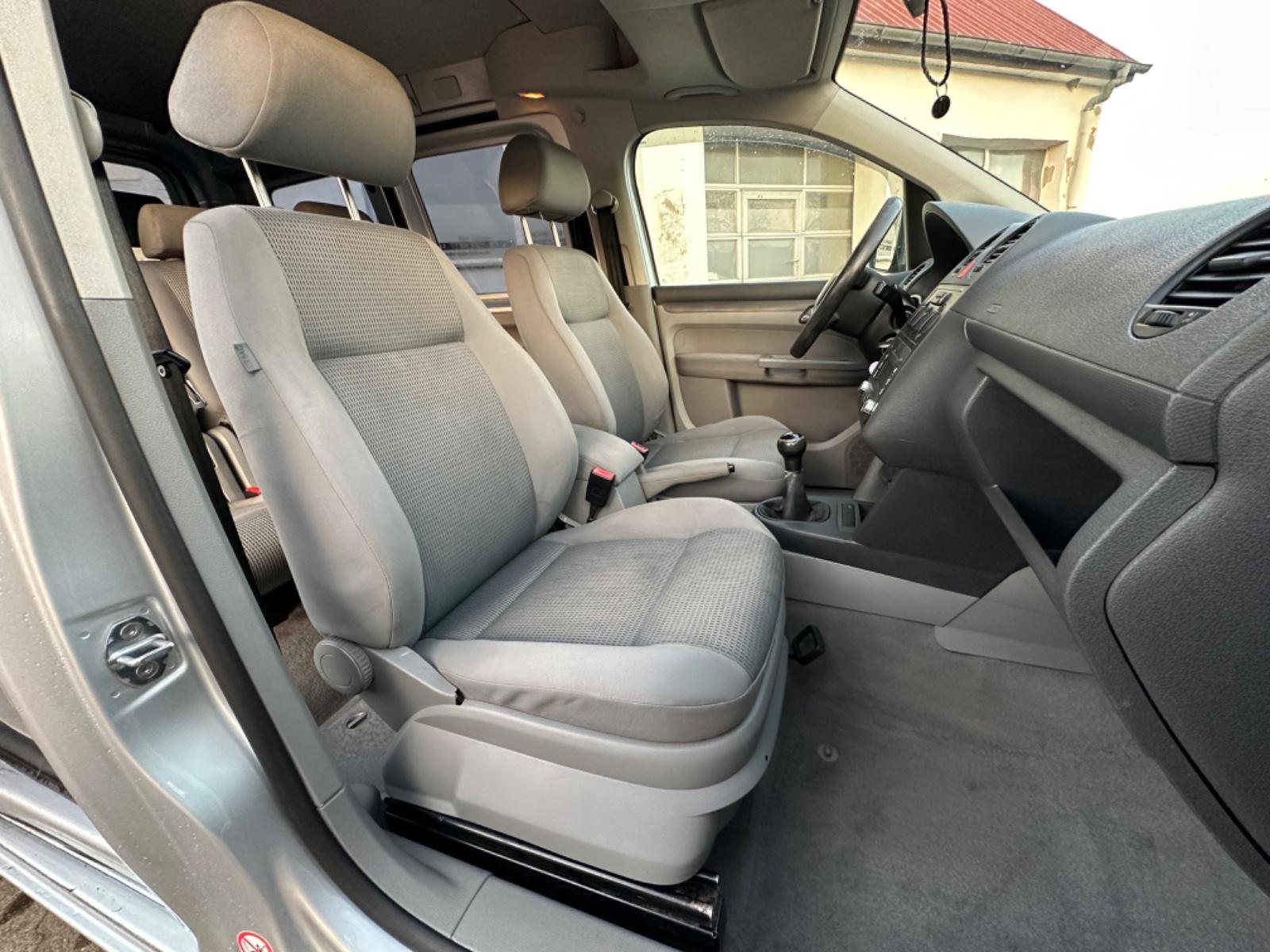 Volkswagen Caddy Life 1,6l Benzin 7Sitze Klima AHK ohne TÜV