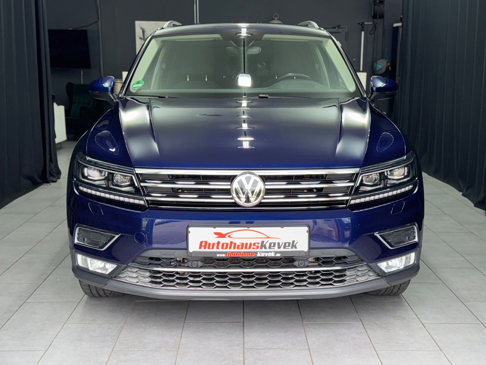 Fahrzeugabbildung Volkswagen Tiguan Highline 4Motion|MASSAGE|AHK|HEAD-UP|DSG|