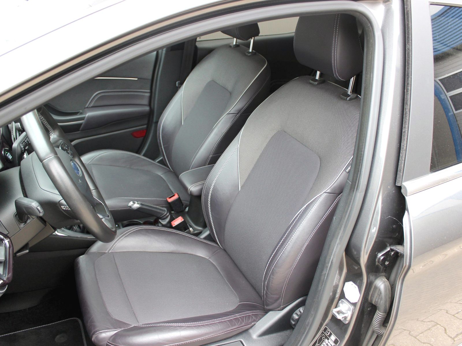 Fahrzeugabbildung Ford Fiesta Vignale 1,0 EcoBoost Start/Stopp