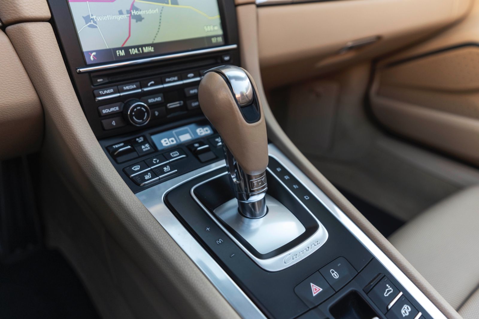 Fahrzeugabbildung Porsche 911 Carrera S Cabrio PDLS Bixenon Bose 111 Check