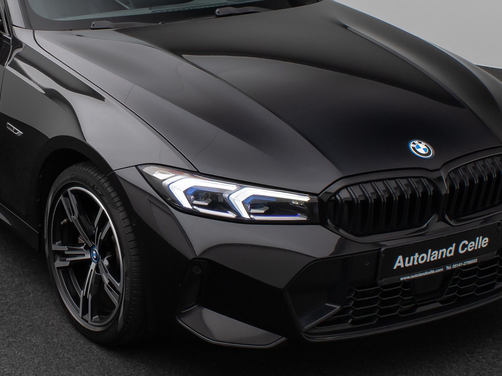 Fahrzeugabbildung BMW 330e xD M Sport Panorama Kamera HUD DAB H/K AHK