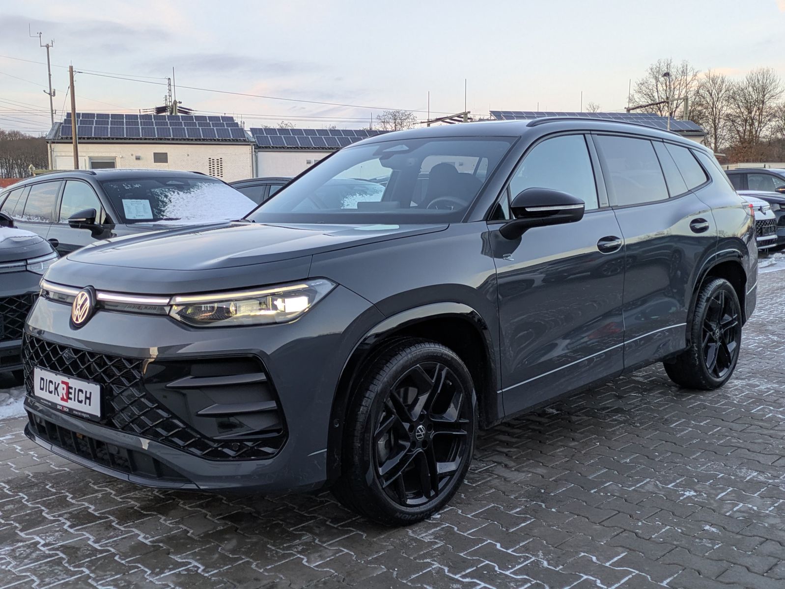 Fahrzeugabbildung Volkswagen Tayron 2.0 TDI 4M R-Line BLACK*7S*IQ-L.*PANO*HUD