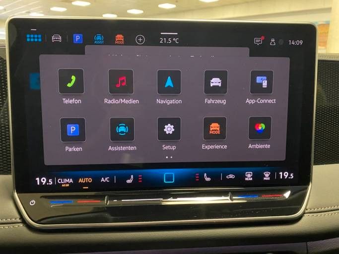 Fahrzeugabbildung Volkswagen Tiguan 1.5 eTSI OPF DSG+AHK + NAVI+PARKASSISTENT