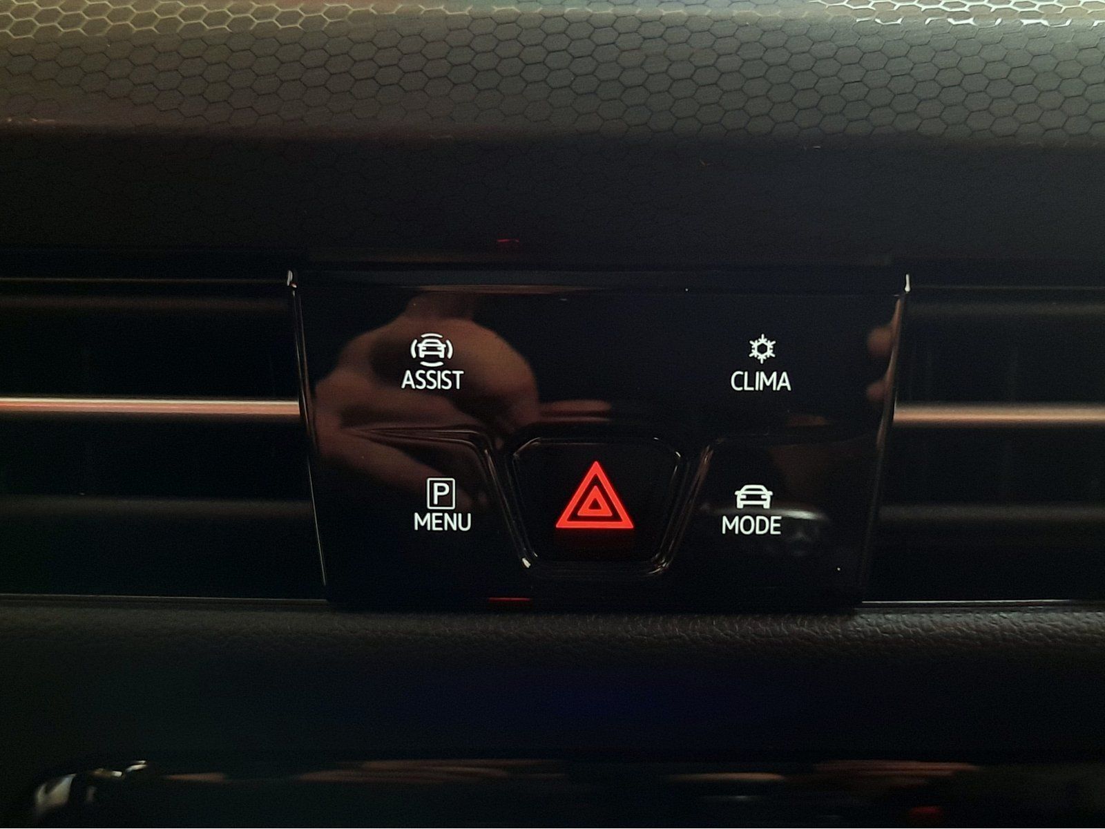 Fahrzeugabbildung Volkswagen Golf GTI *Panodach*Navi*PDC*Sitzhzg*ACC*LED*DAB*