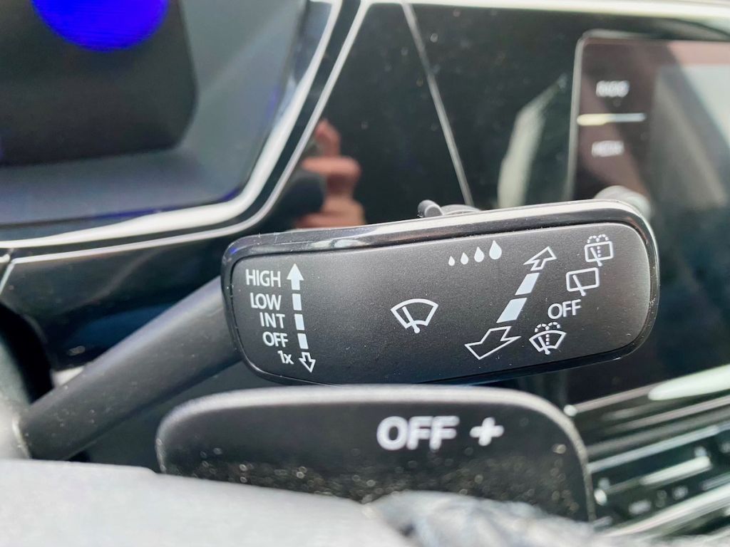 Fahrzeugabbildung Volkswagen Touran 1.5 TSI DSG 7-SITZER AAC AHK LED NAVI