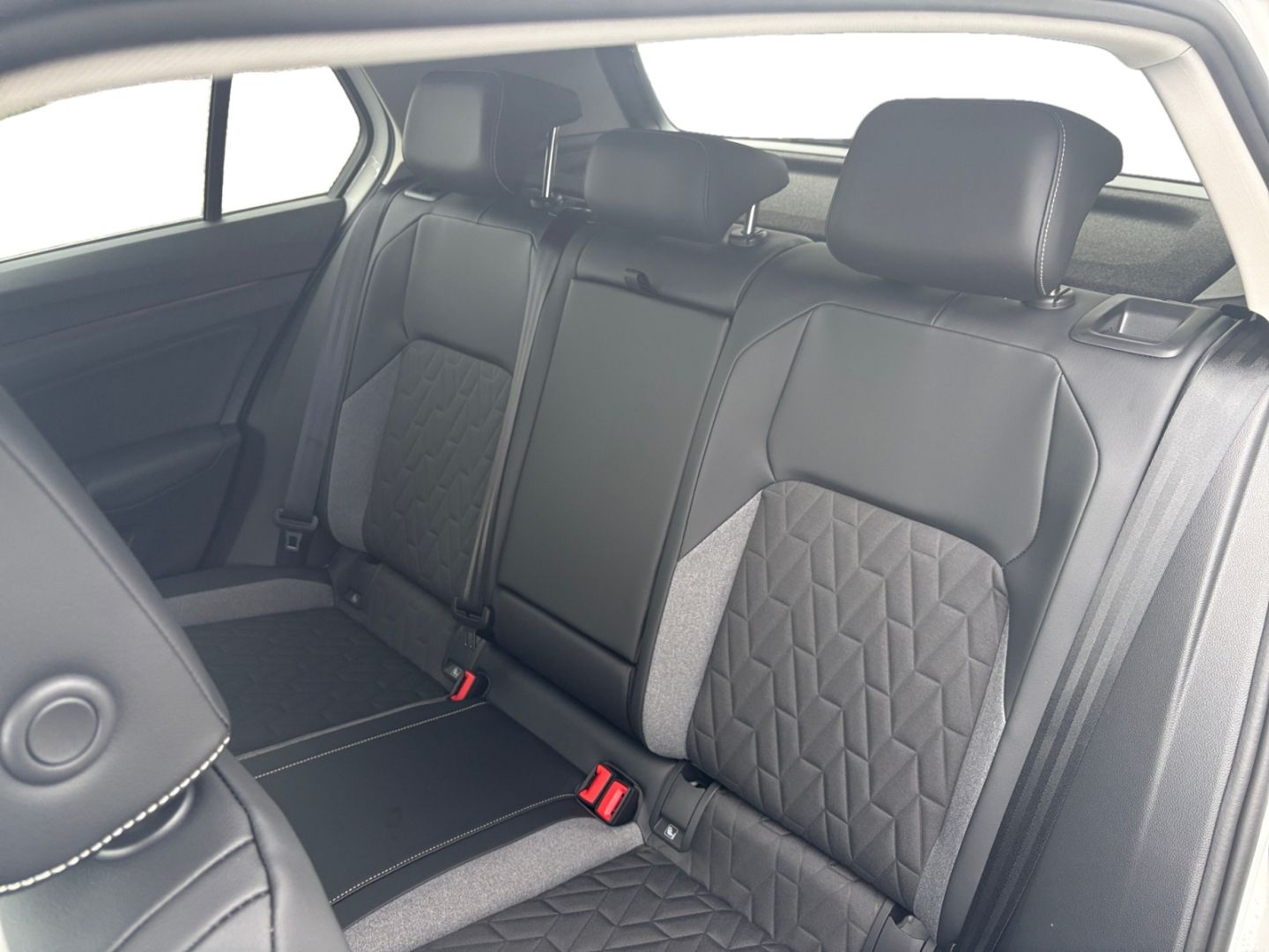 Volkswagen Golf 1.5 eTSI 85KW/116PS Energy + DSG + NAVI + P foto 13