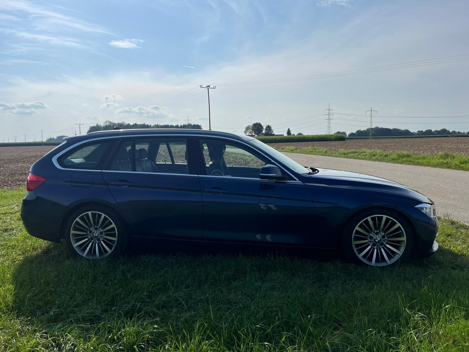 BMW 330i Touring Luxury Line Autom. Luxur...