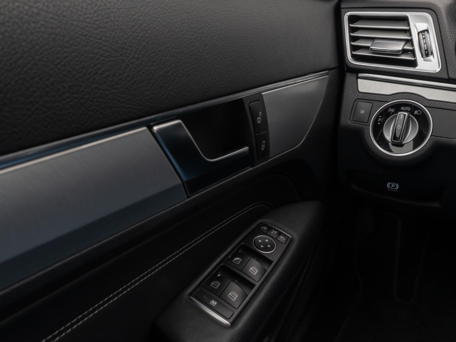 Mercedes-Benz E 200 Cabrio LED Sitzhzg Navi PDC Tempomat Leder