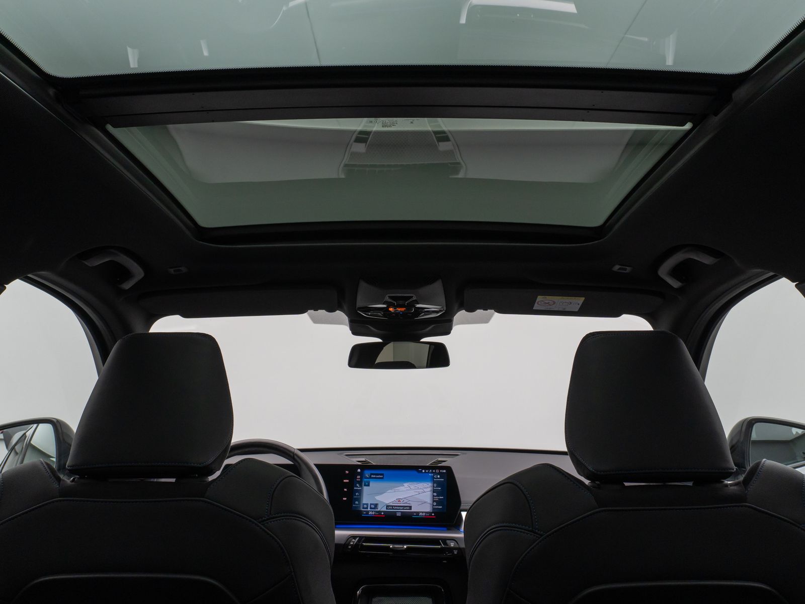 Fahrzeugabbildung BMW iX1 xD30 M Sport DAB Panorama Kamera Komfort 19"