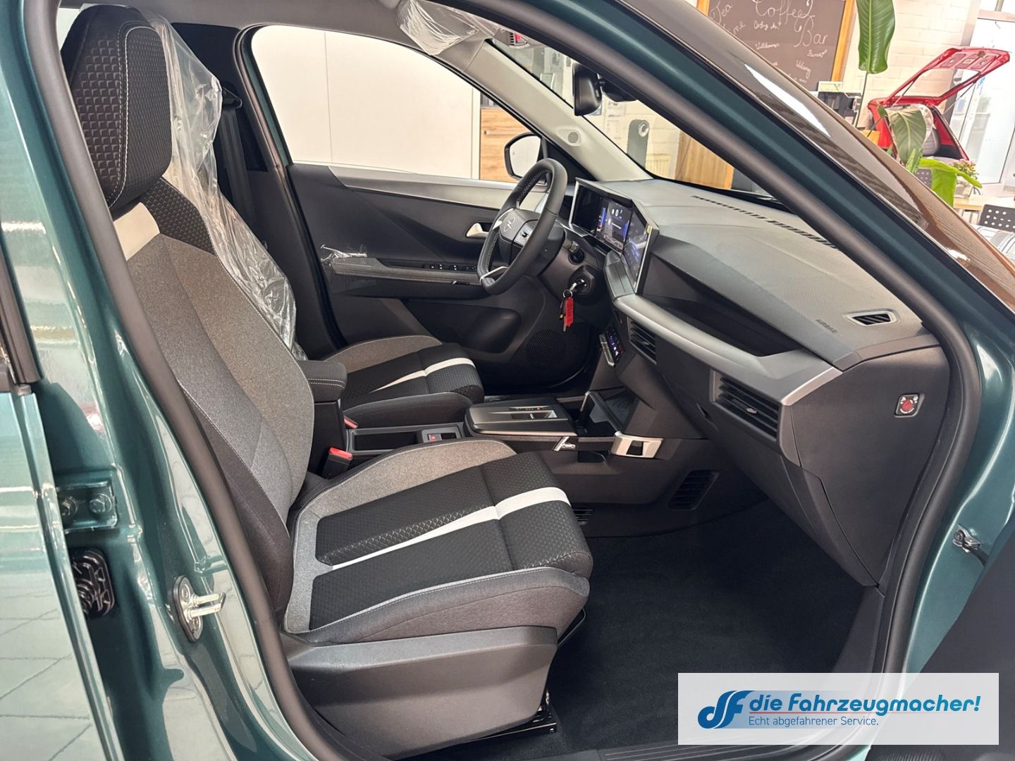 Fahrzeugabbildung Opel Frontera GS 107 kW Navi Digitales Cockpit LED Ap