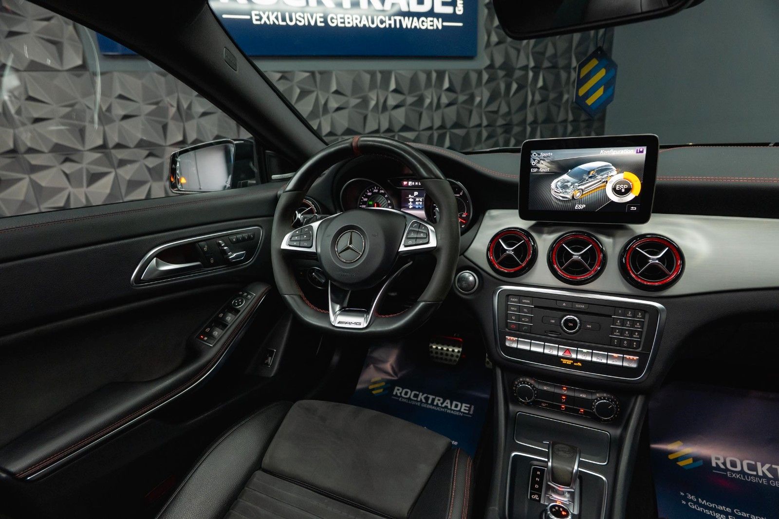 Fahrzeugabbildung Mercedes-Benz CLA 45 AMG 4Matic Performance Night *Pano*LED*
