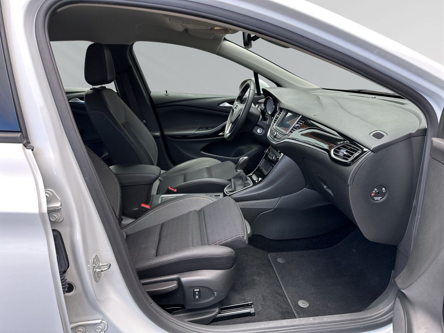 Fahrzeugabbildung Opel Astra Sports Tourer 1.2 KLIMA+ NAVI + PARKSENSOR