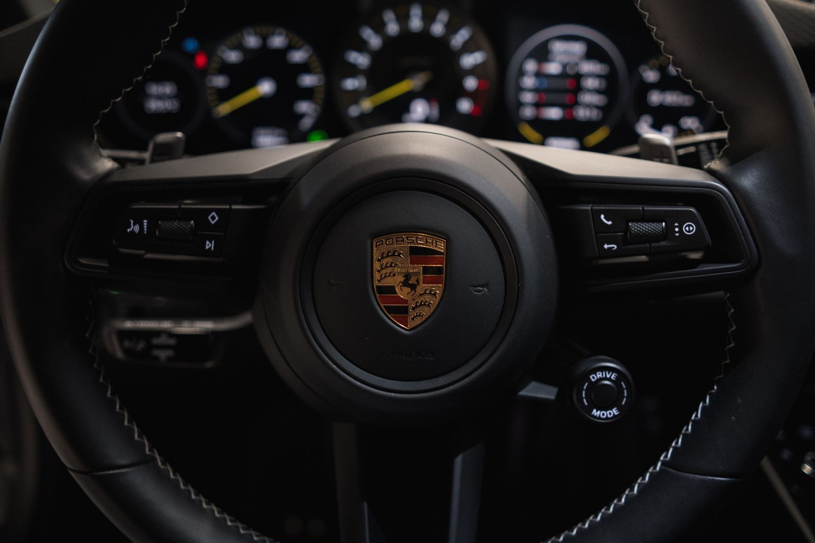 Fahrzeugabbildung Porsche 992/911 GT3 Touring-PCCB-BOSE-Lift-18 Wege Sitze