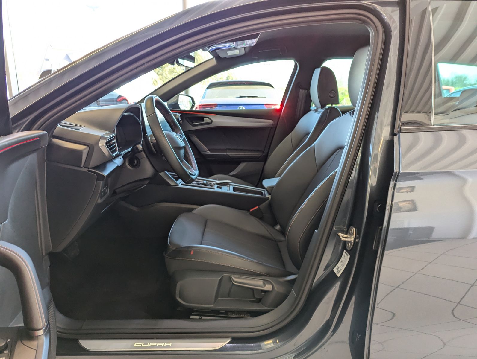 Fahrzeugabbildung CUPRA Leon 1.5eTSI DSG Matrix Cam Vision+ el. Heck AHK