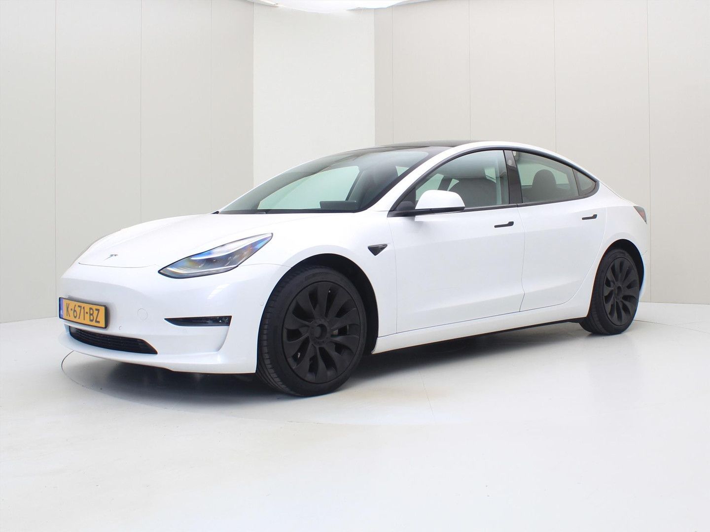 TESLA Model 3