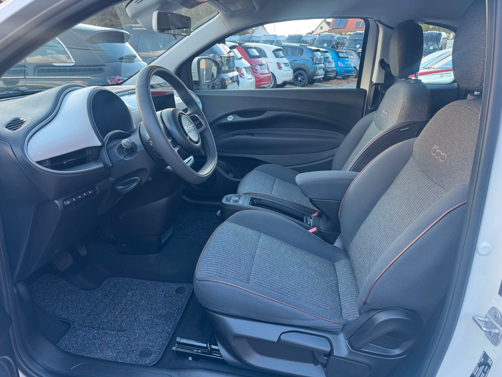 Fahrzeugabbildung Fiat 500e 3+1 Icon Navi Sitzheizung Kamera Tempomat