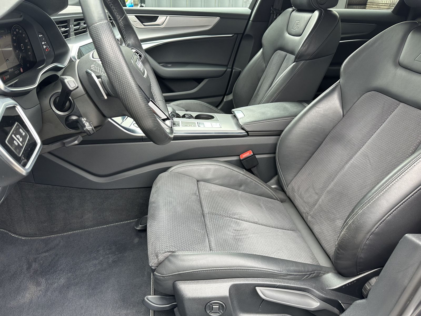 Fahrzeugabbildung Audi A6 Avant 55 TFSI e Qu S-Line NAV+MATRIX+AHK+20ZO