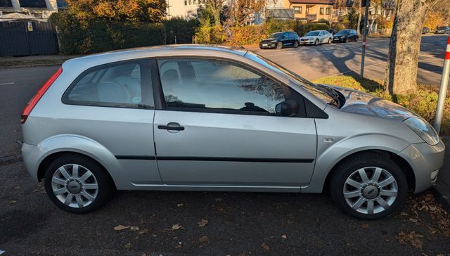 Ford Fiesta 1.3 - Top gepflegt & TÜV neu 