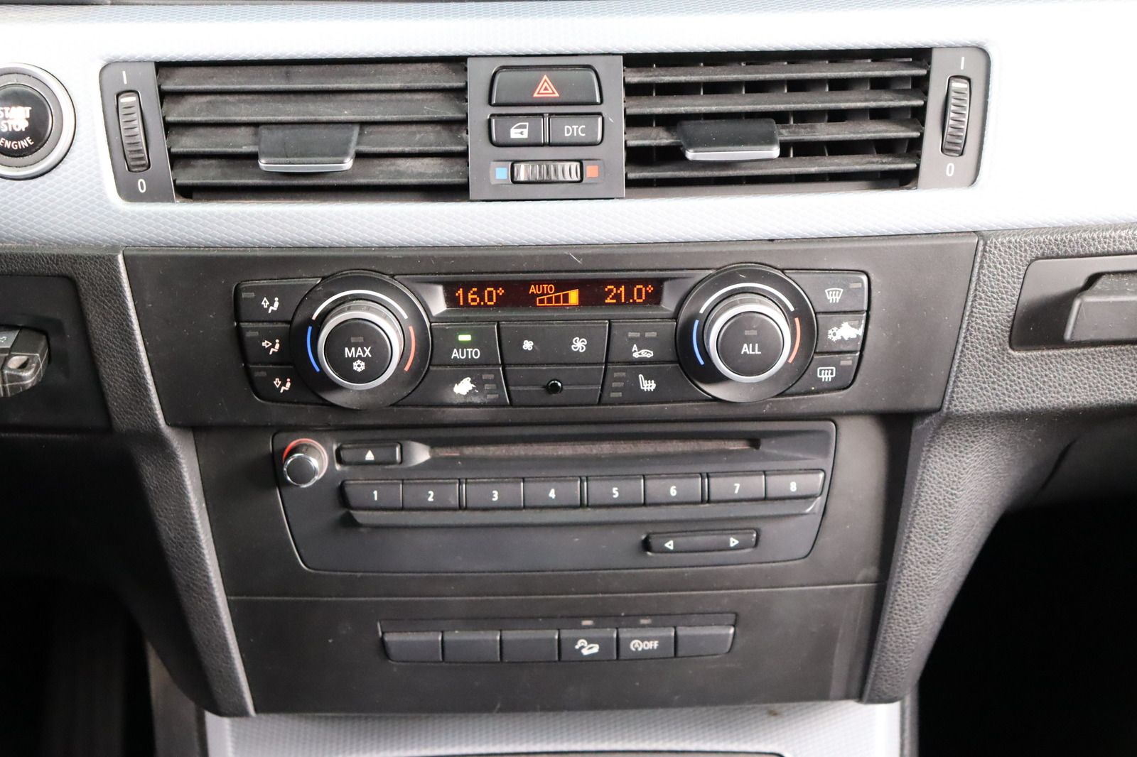 Fahrzeugabbildung BMW 320 d xDrive M-Paket * Xenon * Navi * Alcantara