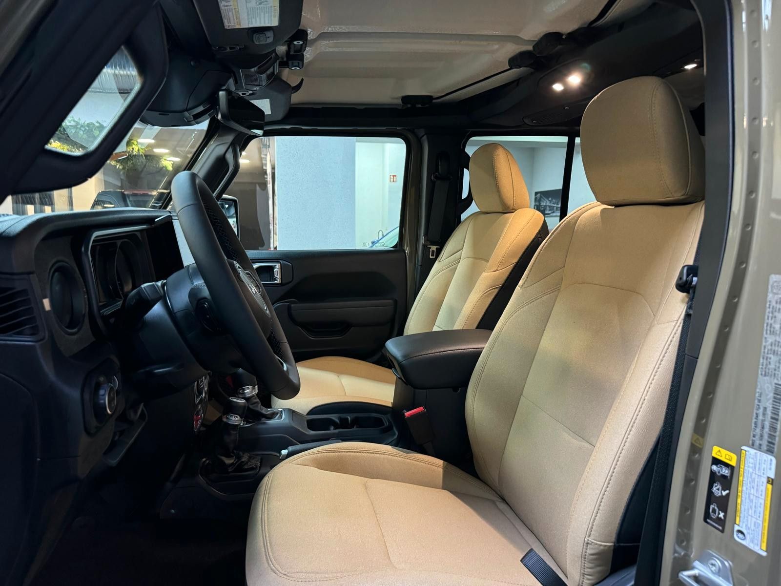 Fahrzeugabbildung Jeep GLADIATOR WILLYS '41 ED. 3.6L-V6 HARDTOP-SOFTTOP