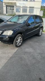 Mercedes-Benz Mercedes Bent ML CDI 320 - Mercedes 320 SUV