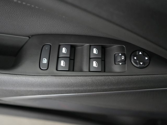 Crossland ELEGANCE AT+NAVI+RÜCKFAHRKAMERA+SITZ-/