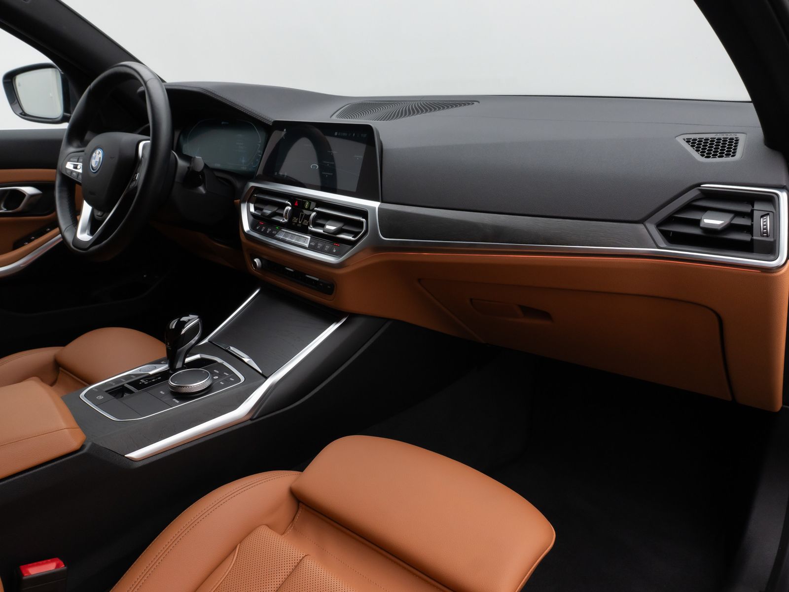 Fahrzeugabbildung BMW 330e Luxury Line 360°Laser HUD DAB HiFi Sport