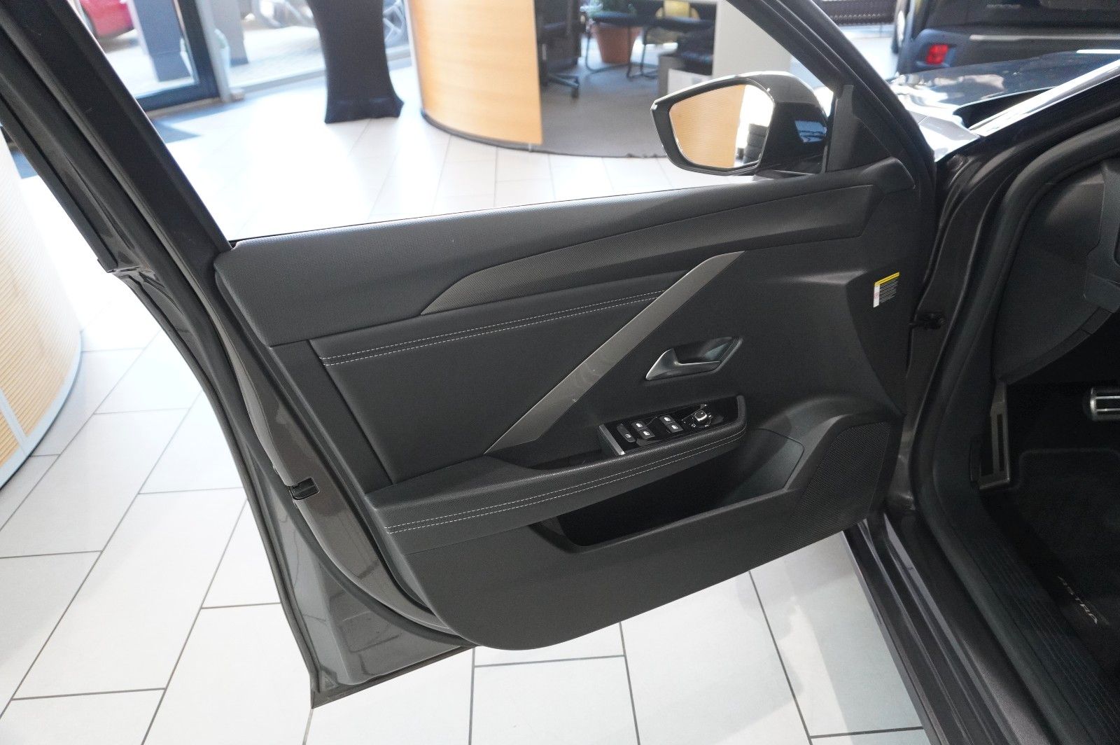 Fahrzeugabbildung Opel Astra L Lim. 1.6 HYBRID GS SPORT NAVI/360°/SPORT